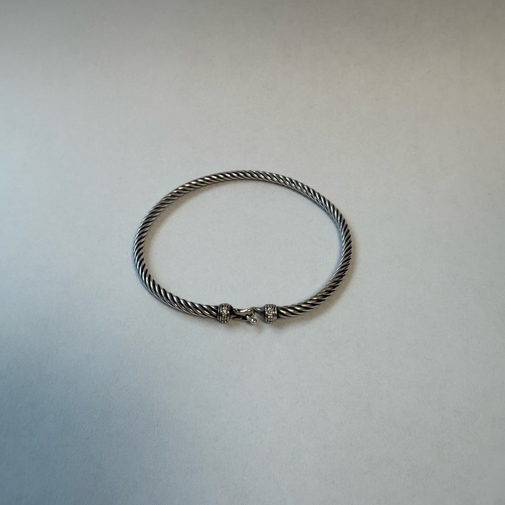 Authentic David yurman 3mm buckle bracelet with diamonds